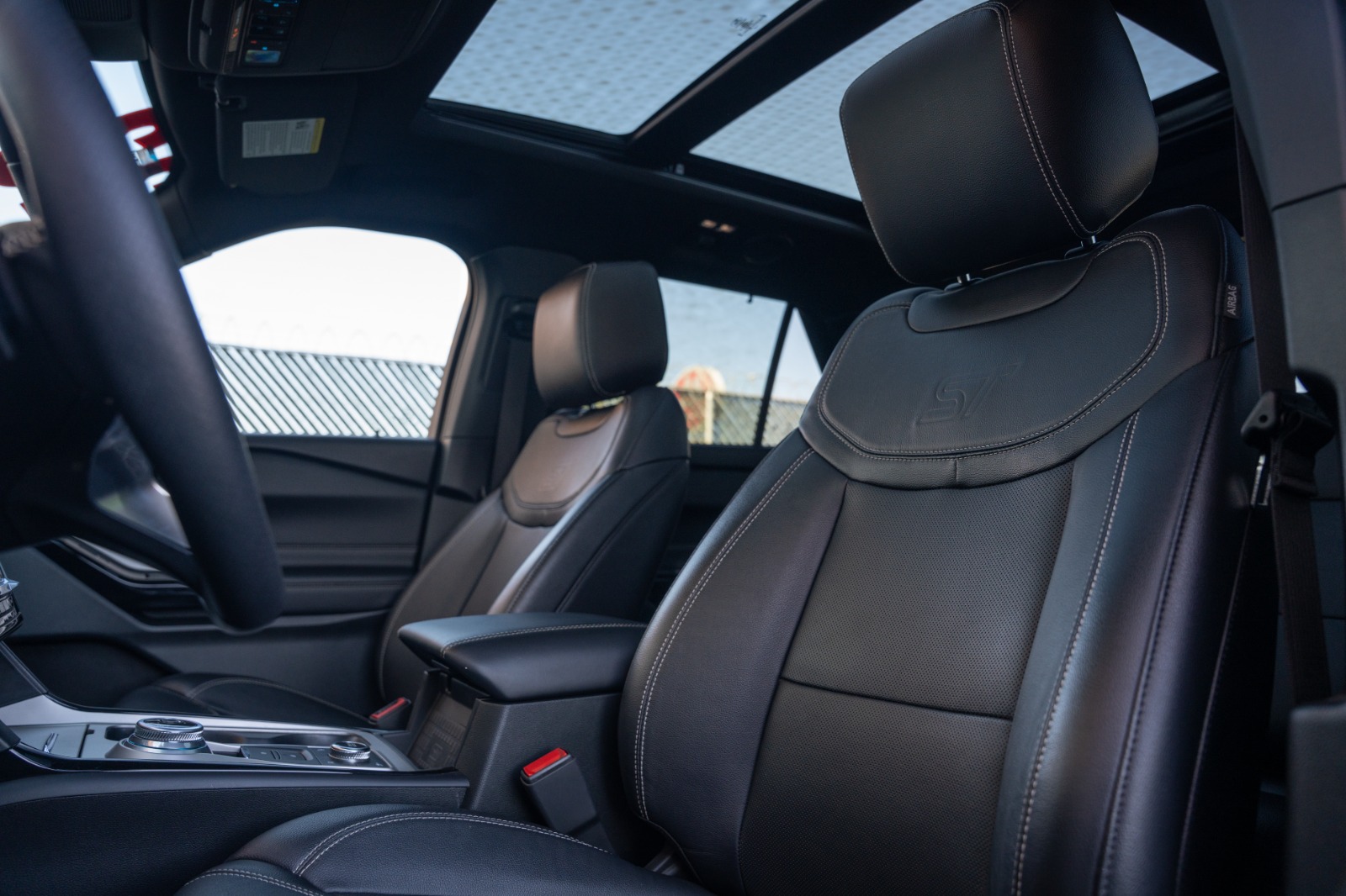 FORD EXPLORER ST 2023
