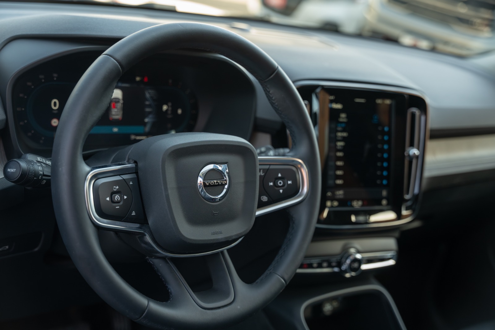 VOLVO XC40 ULTÍMATE B4 MILD HYBRID 2024