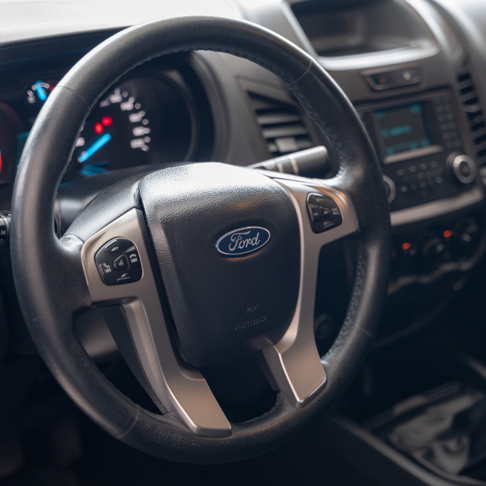 FORD RANGER XLT CREW CAB 4X2