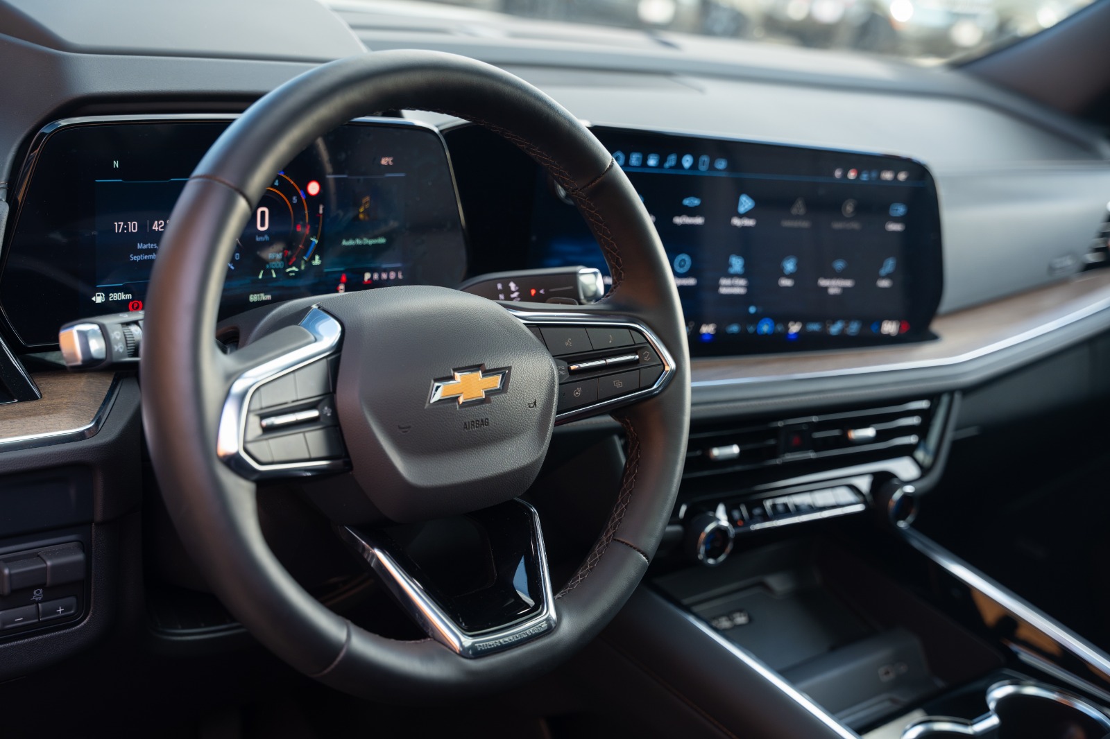 CHEVROLET SUBURBAN SUV PAQ G HIGH COUNTRY 2025 GRIS