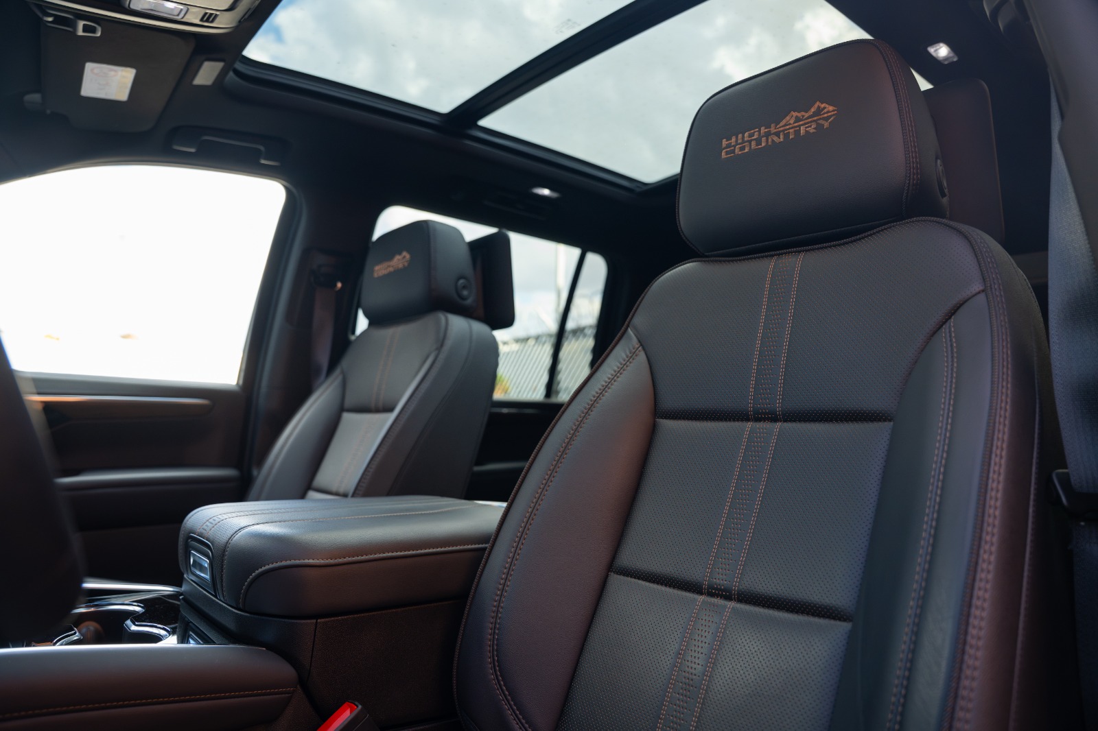 CHEVROLET SUBURBAN SUV PAQ G HIGH COUNTRY 2025 GRIS