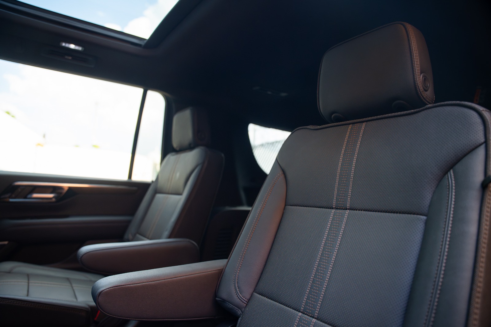 CHEVROLET SUBURBAN SUV PAQ G HIGH COUNTRY 2025 GRIS