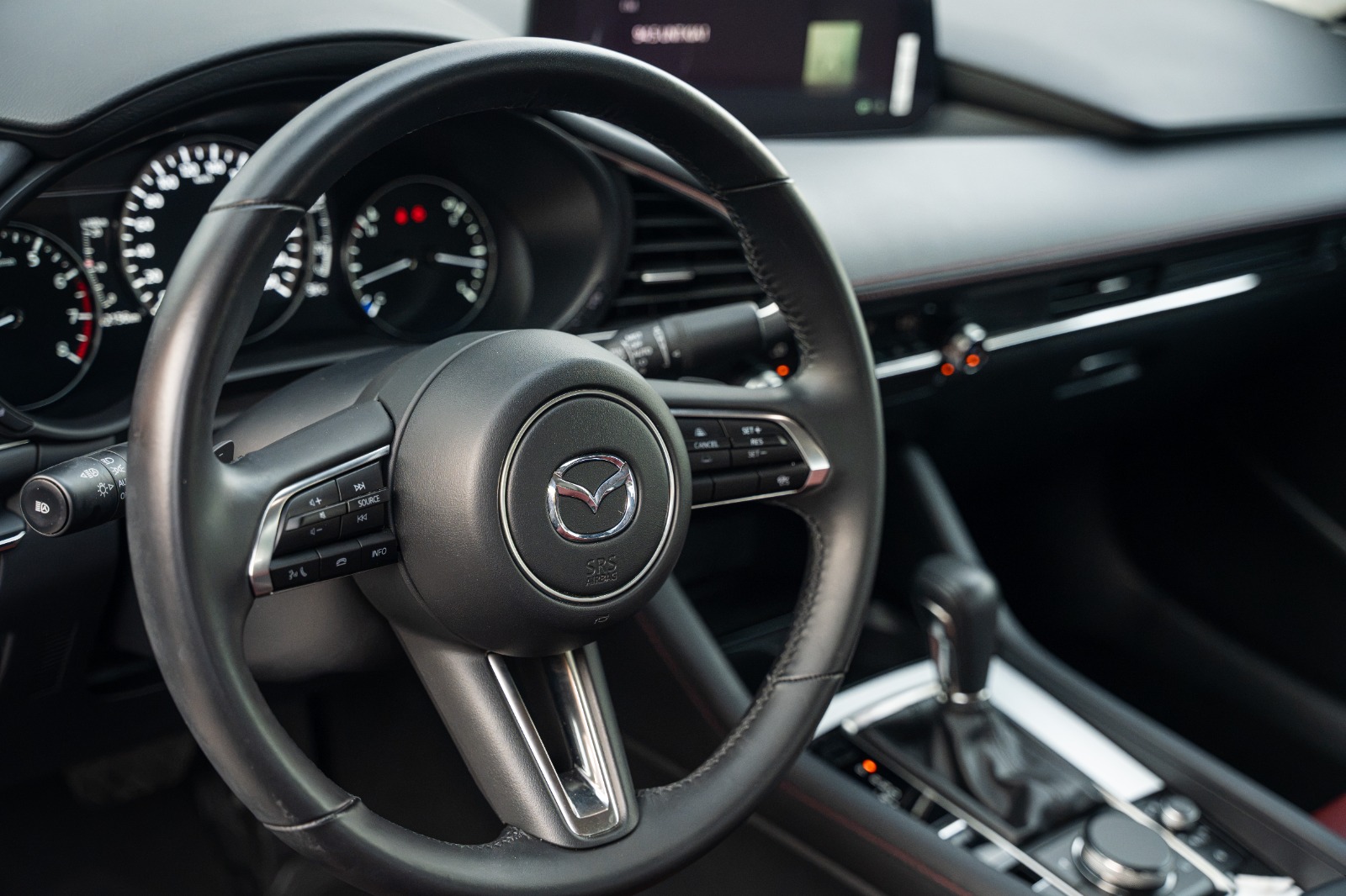 MAZDA M3S SG 2024 CEMENTO